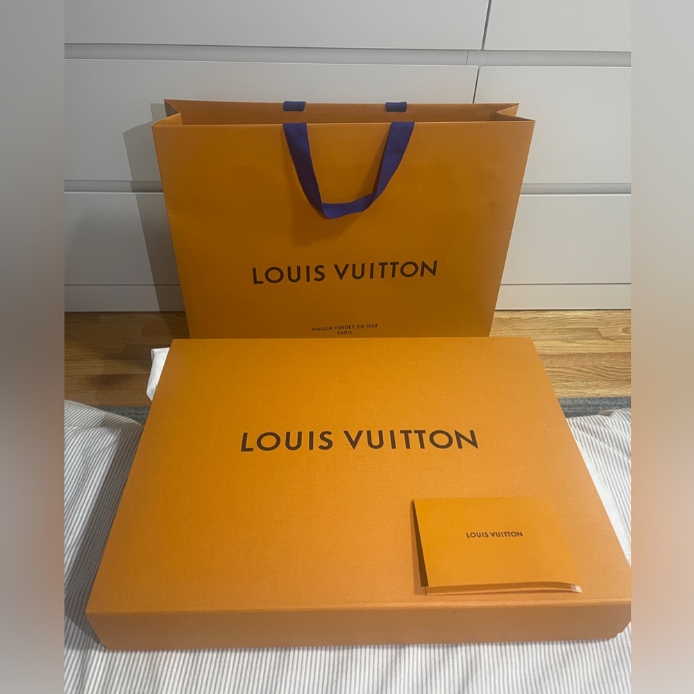 Lv empty box with shopping bag